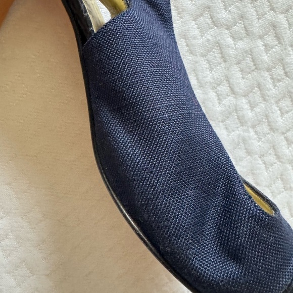 Bruno Magli Women's Navy Heels Size 10.5 B - Picture 4 of 6